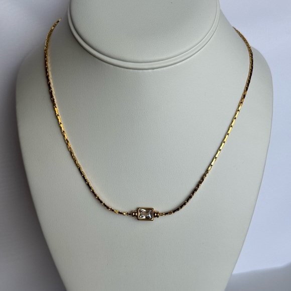 Elegant Gold or Silver Necklace with Square Pendant - Picture 3 of 5